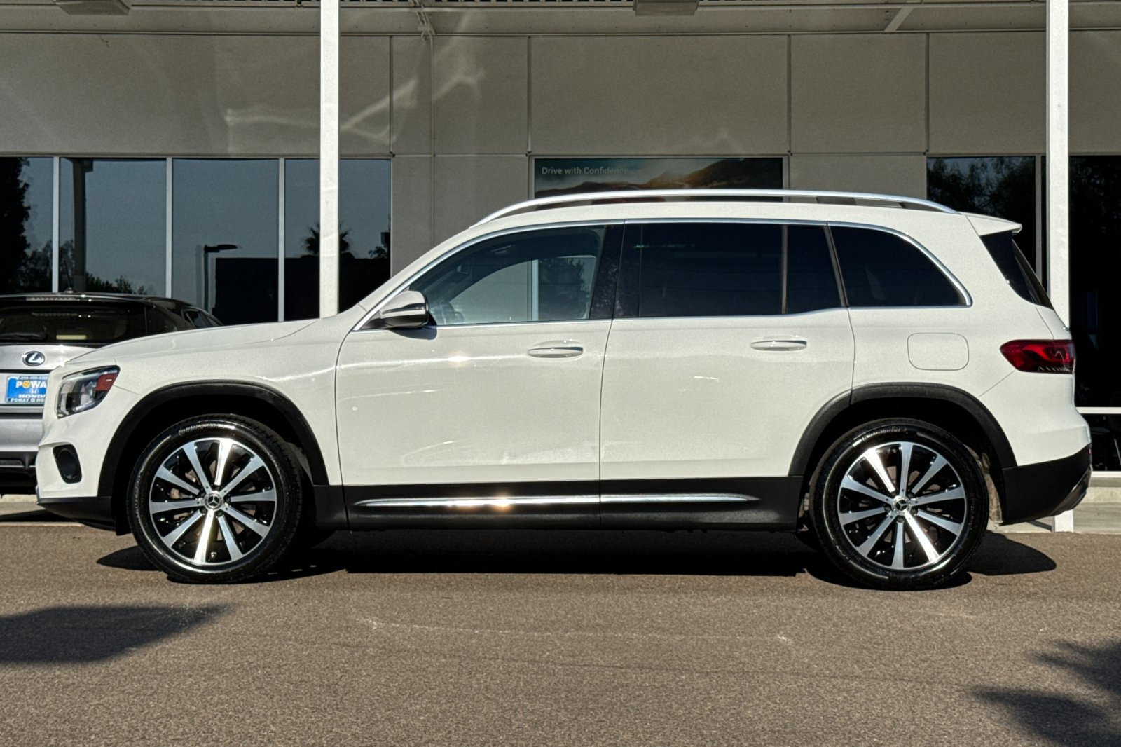 2023 Mercedes Benz GLB 250 photo 3
