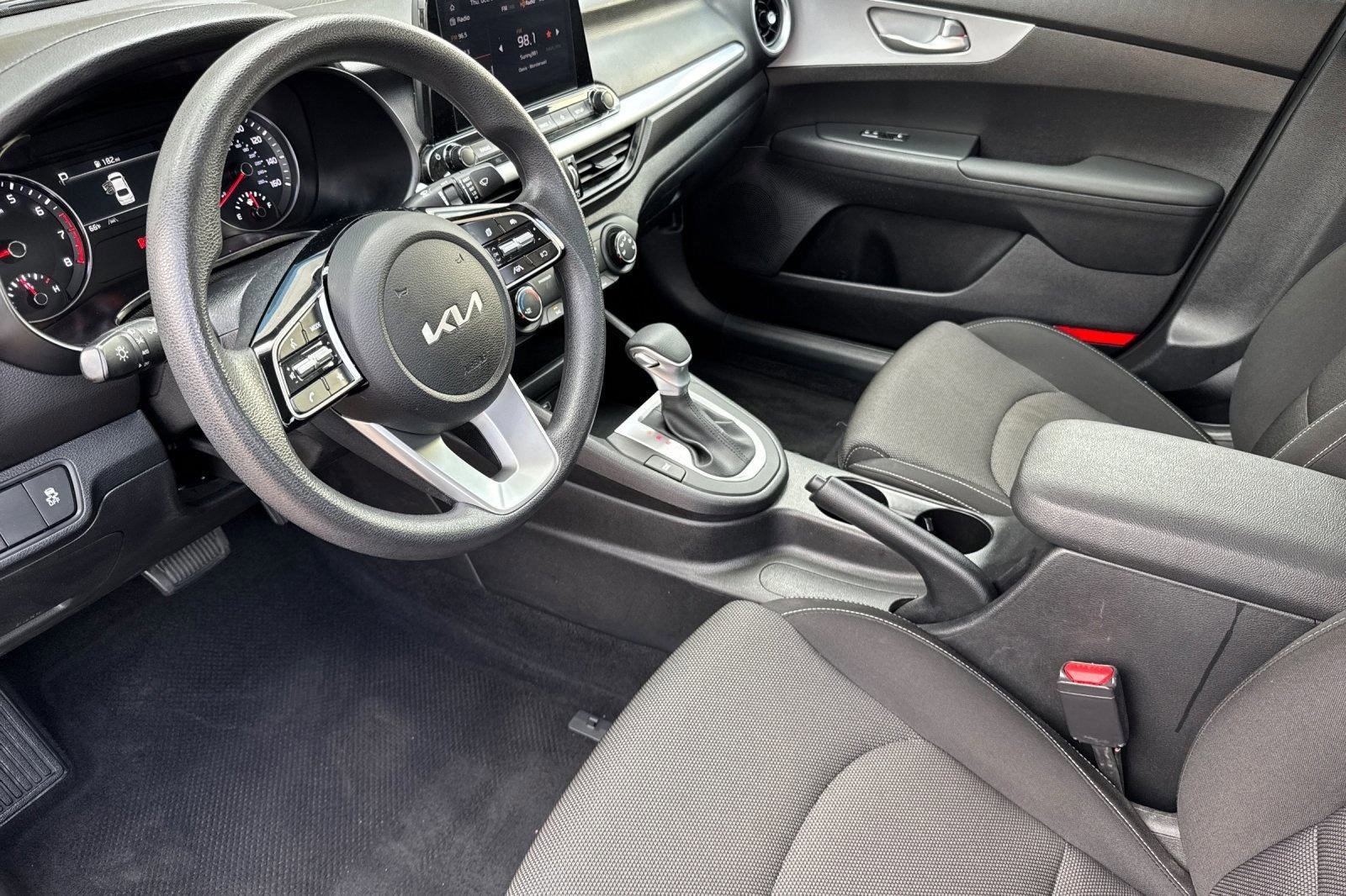 2024 Kia Forte LXS photo 4