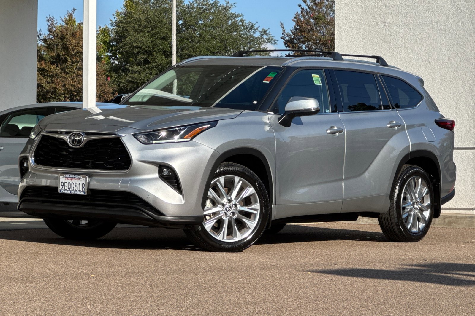 2023 Toyota Highlander Limited photo 2