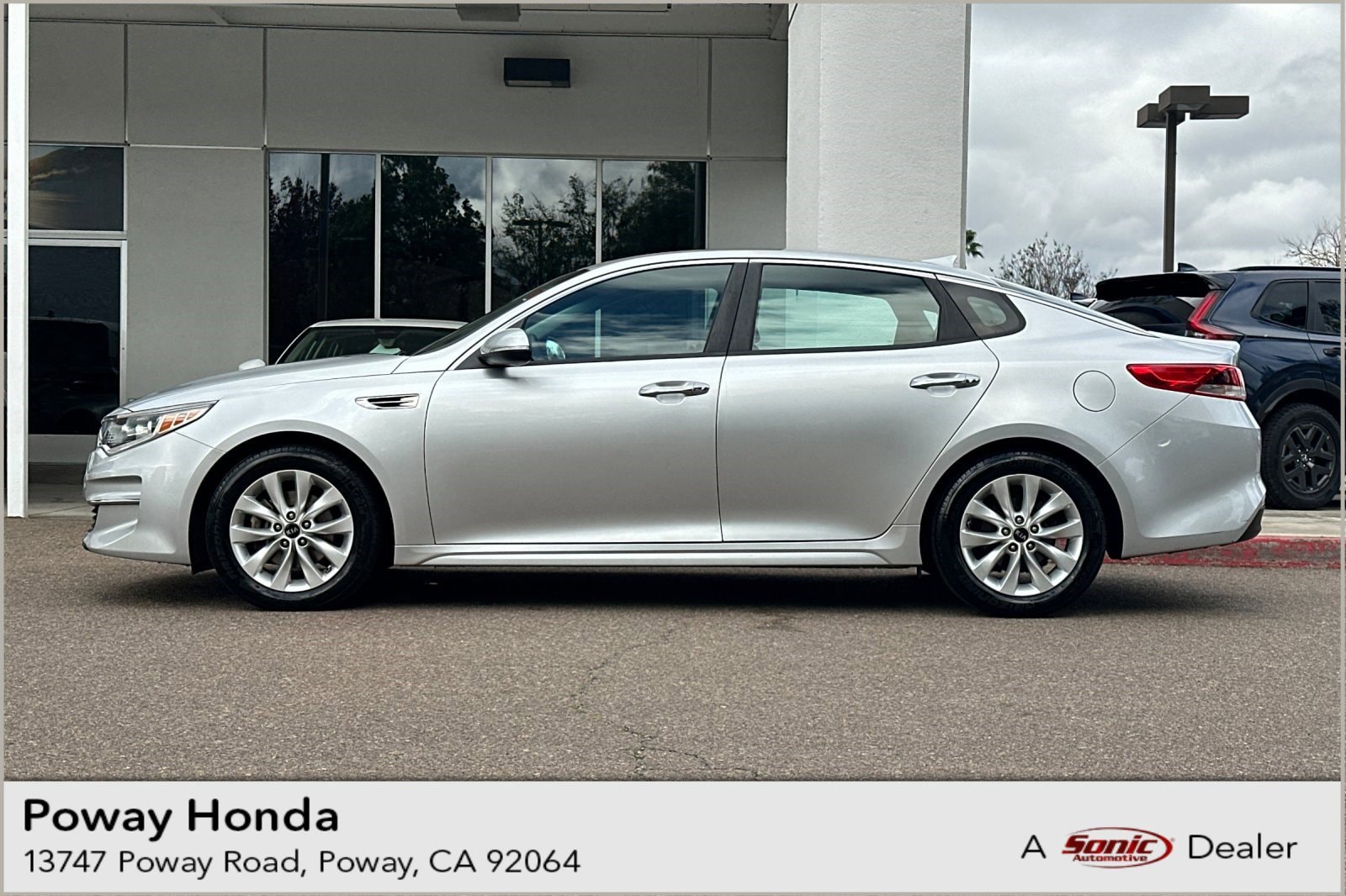 2017 Kia Optima LX's photo