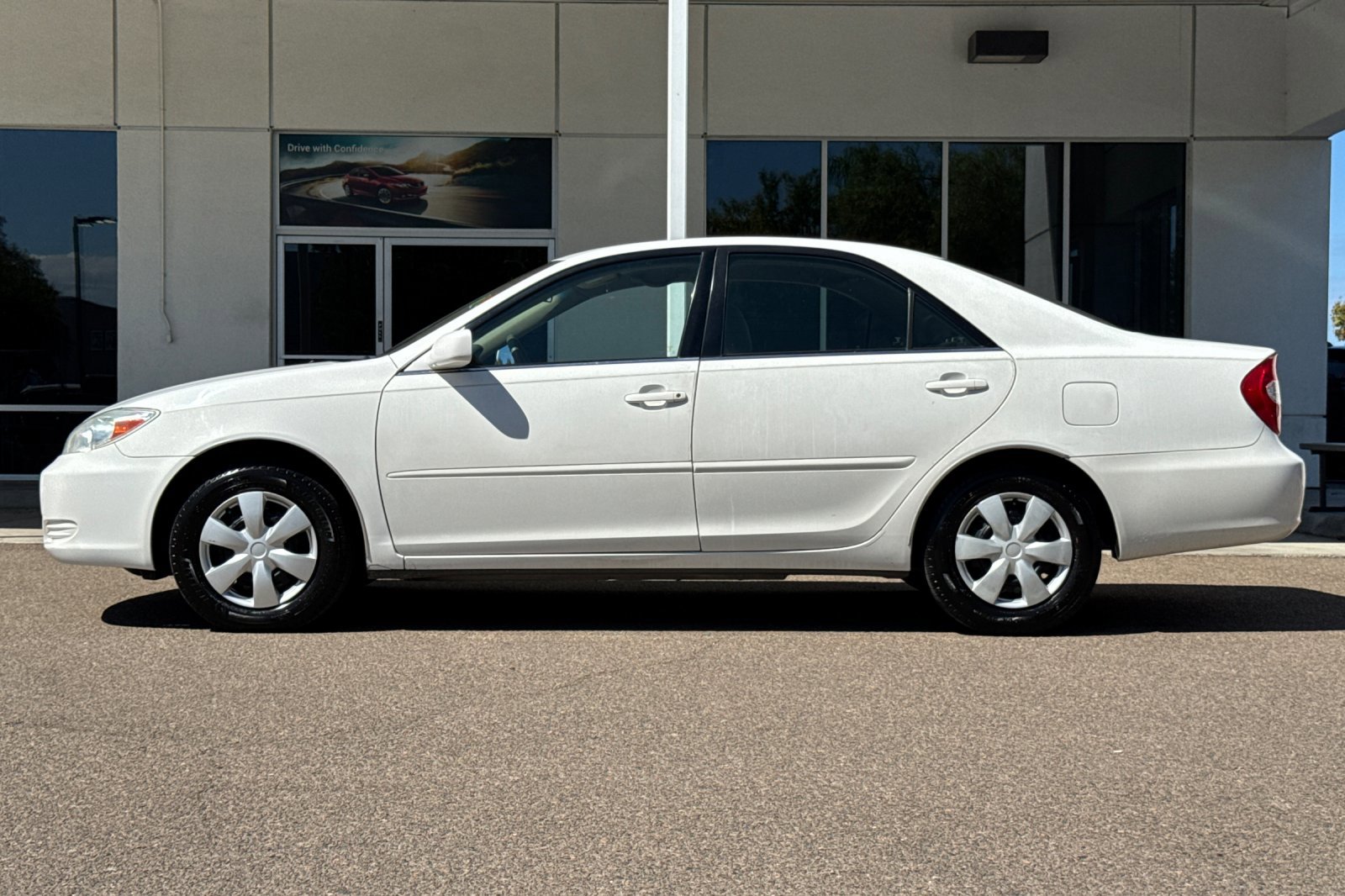 2004 Toyota Camry LE photo 3