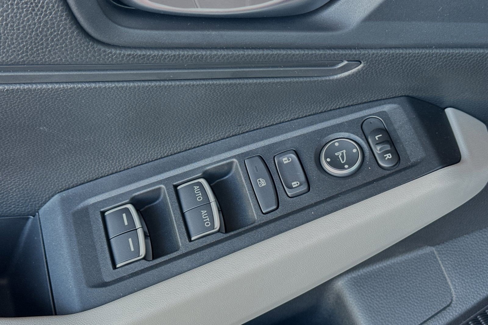 2025 Honda Accord LX - Photo 13