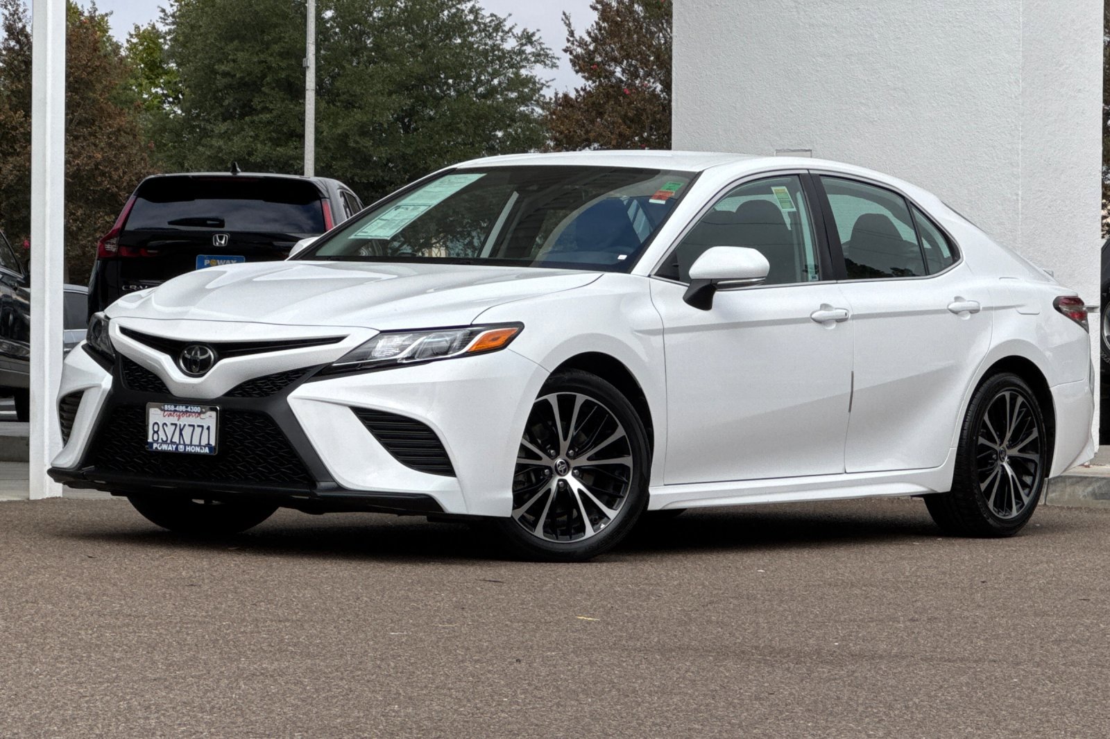 2020 Toyota Camry SE photo 2