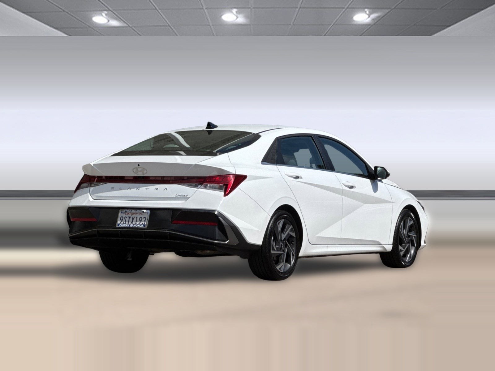 2025 Hyundai Elantra Limited - Photo 9
