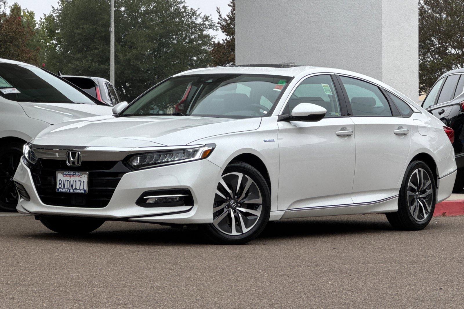 2020 Honda Accord Hybrid Touring photo 2