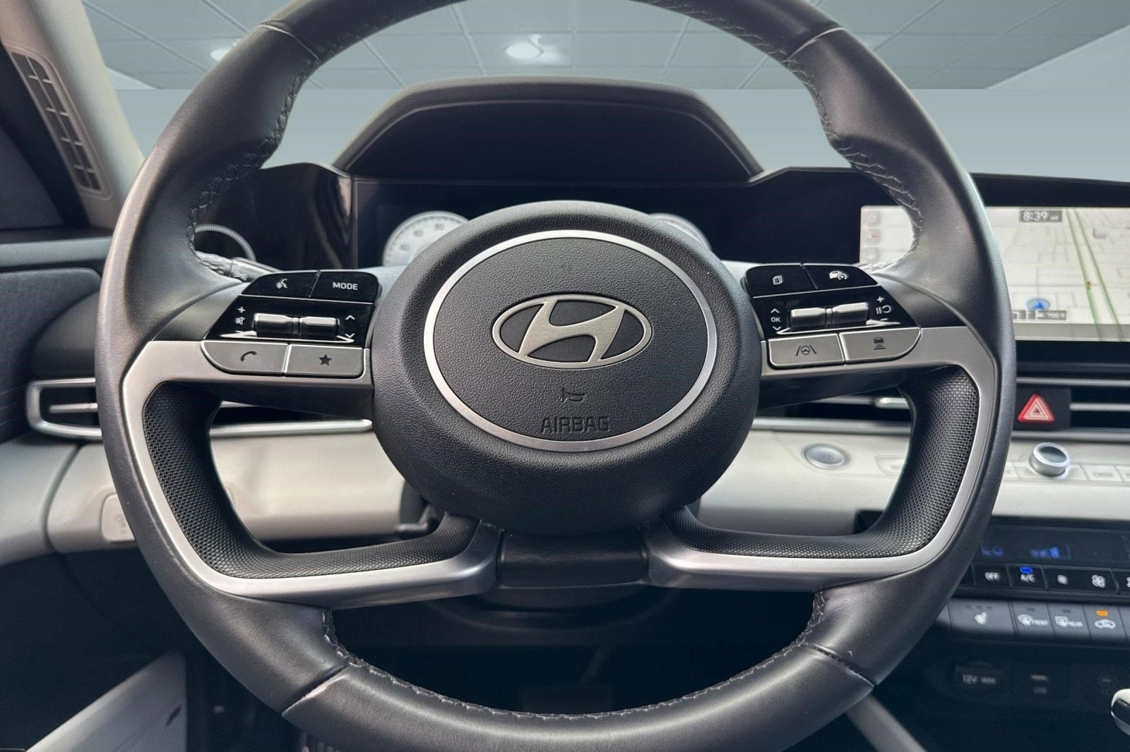 2025 Hyundai Elantra Limited - Photo 18