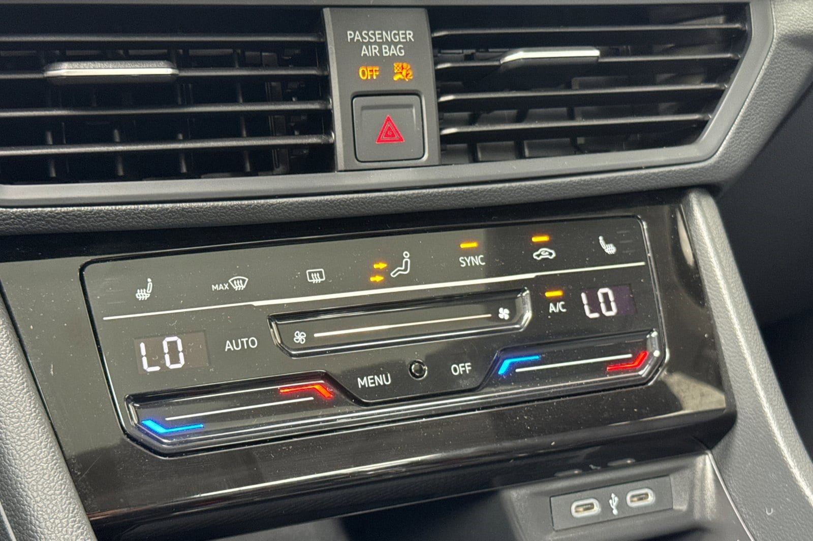 2025 Volkswagen Jetta SE - Photo 18