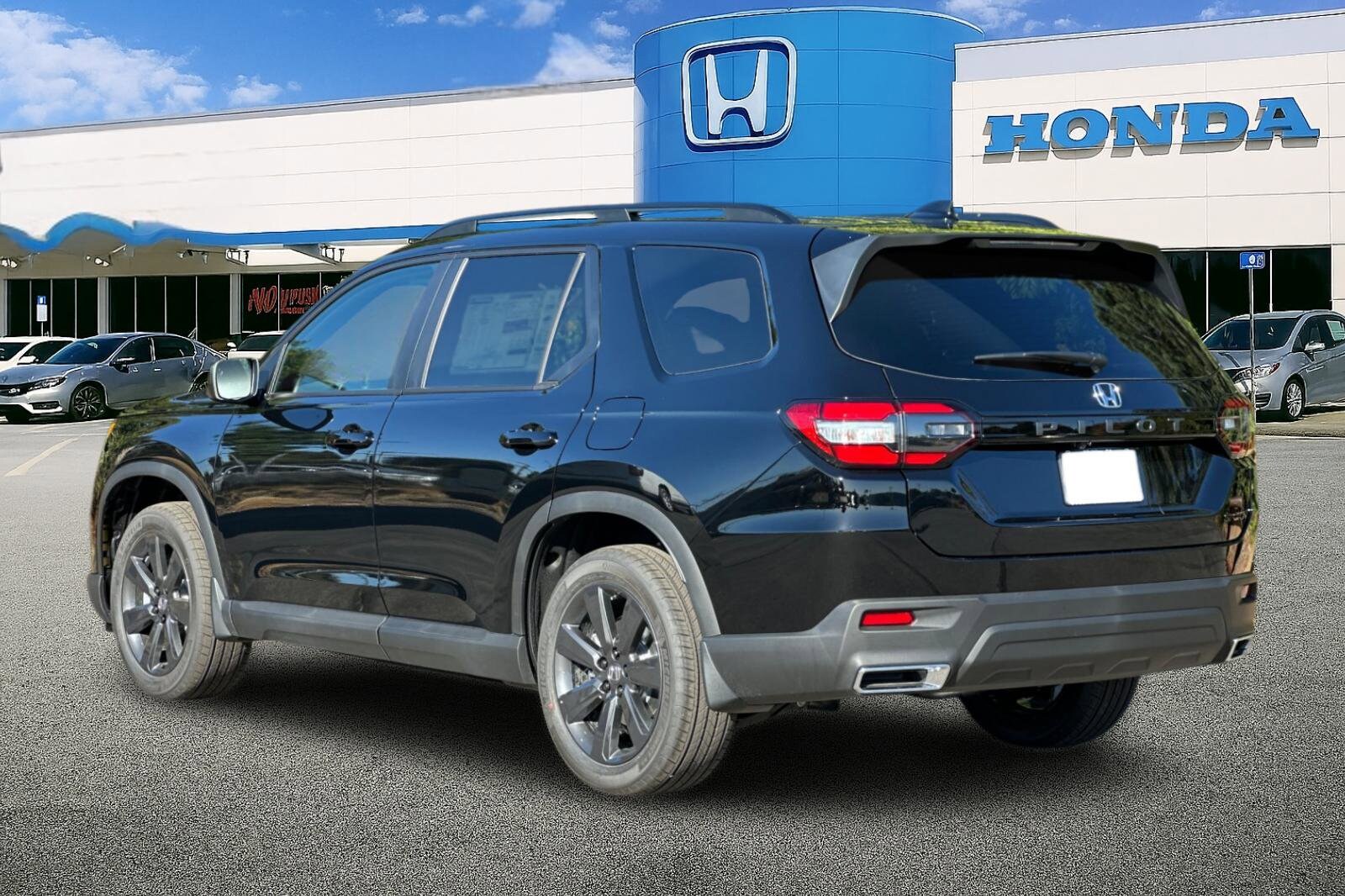 2025 Honda Pilot Sport photo 2