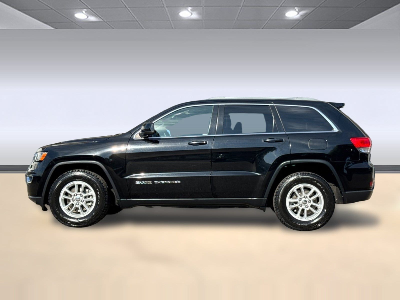 Used 2019 Jeep Grand Cherokee Laredo E with VIN 1C4RJEAG9KC710559 for sale in Poway, CA