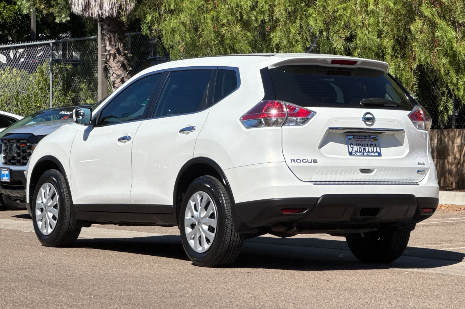 2014 Nissan Rogue S AWD photo 3