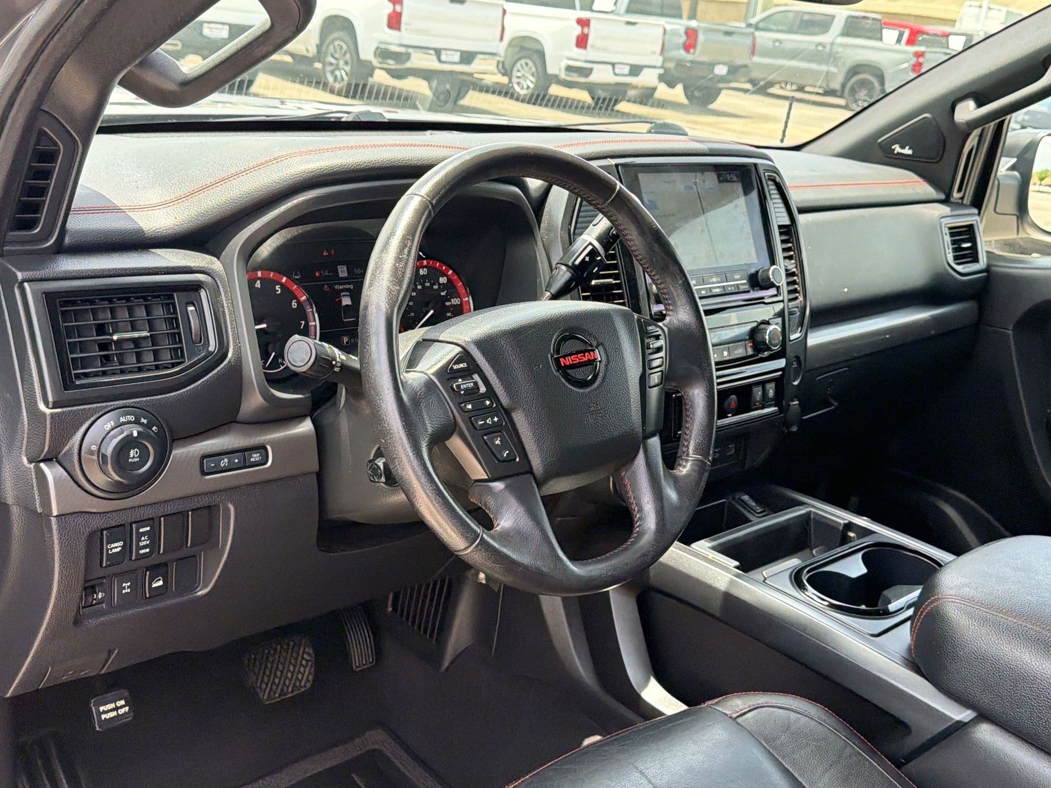 Titan PRO-4X Truck Crew Cab
