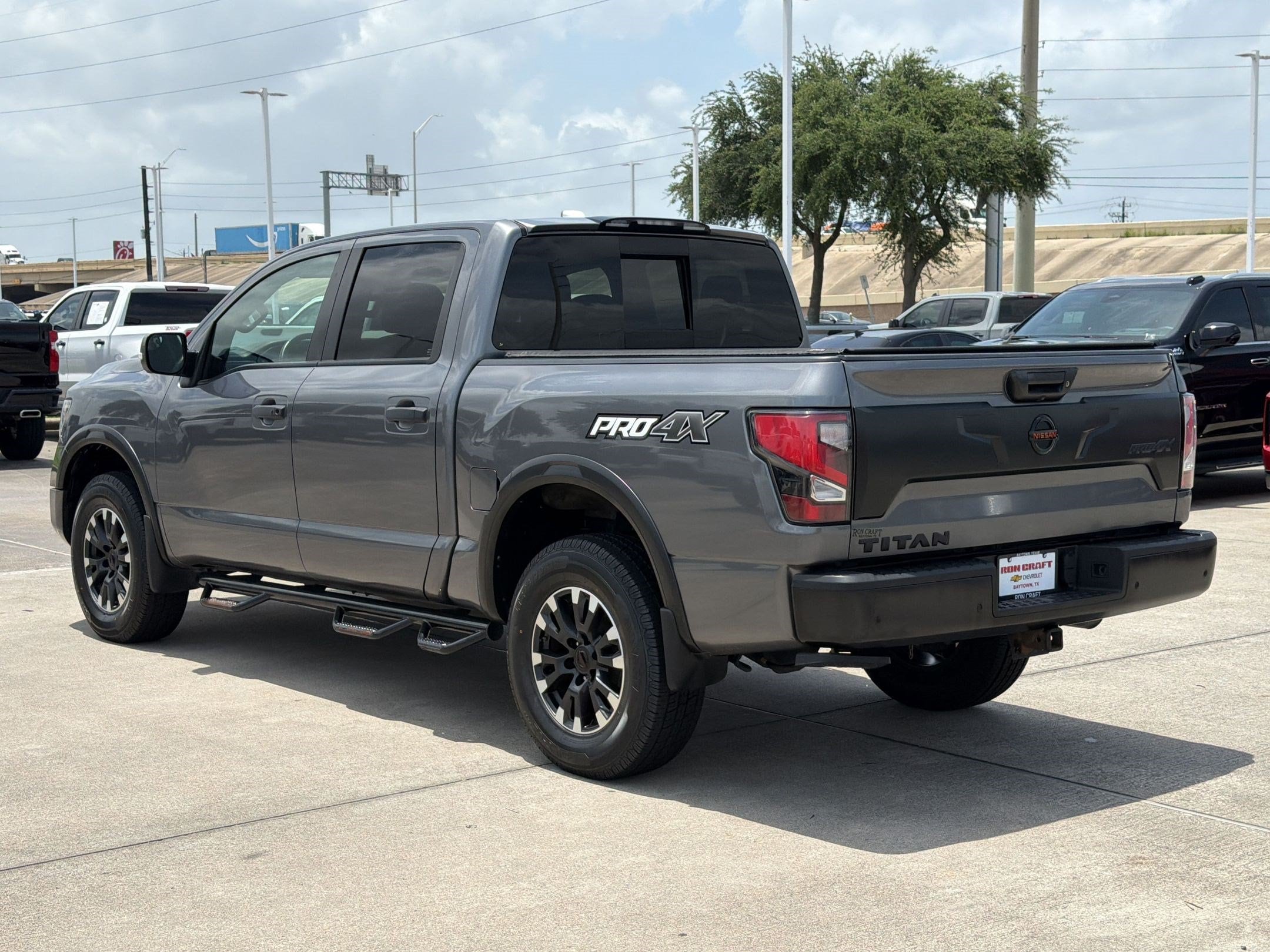 Titan PRO-4X Truck Crew Cab