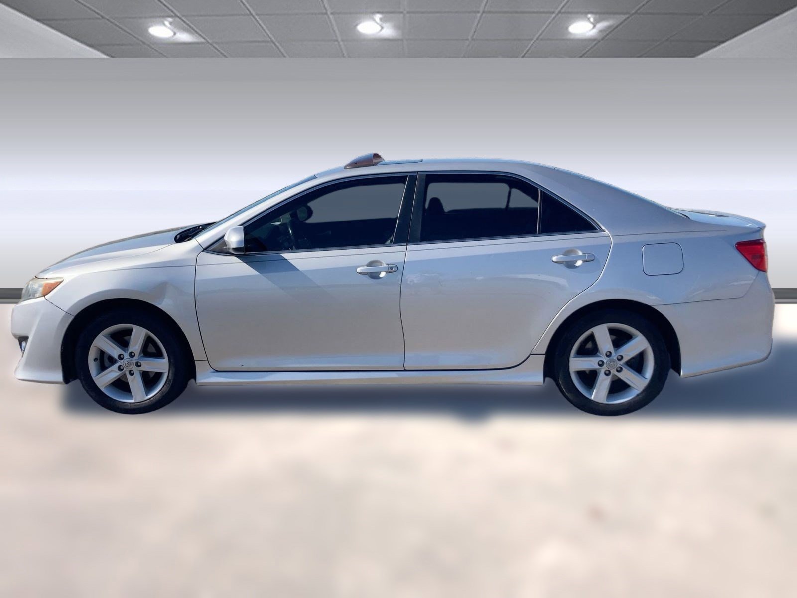 2012 Toyota Camry SE photo 2