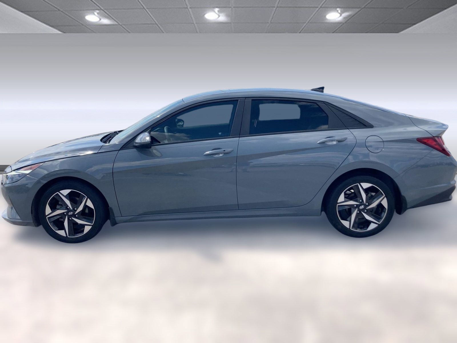 2023 Hyundai Elantra SEL photo 2