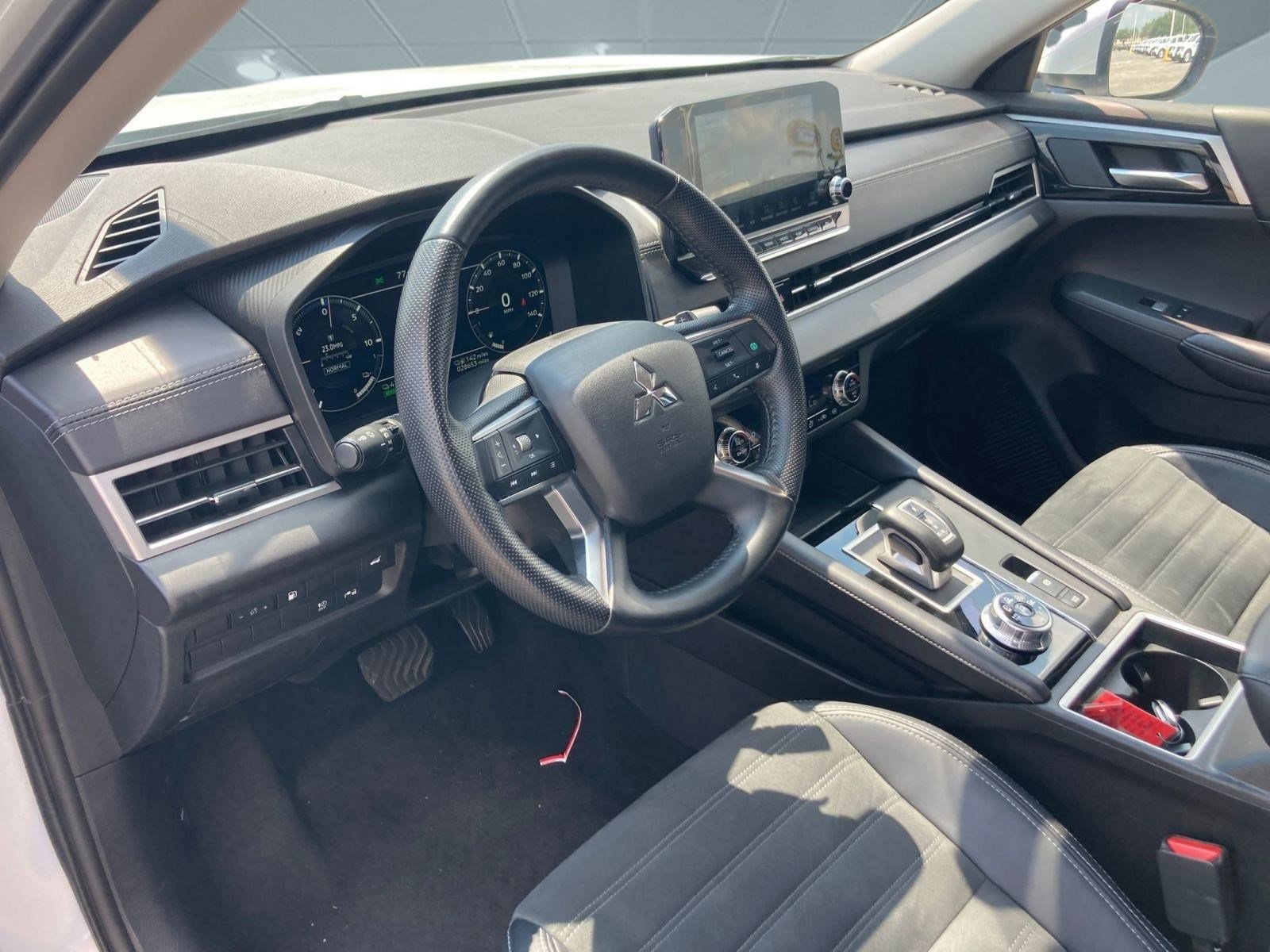 2024 Mitsubishi Outlander PHEV SE photo 4