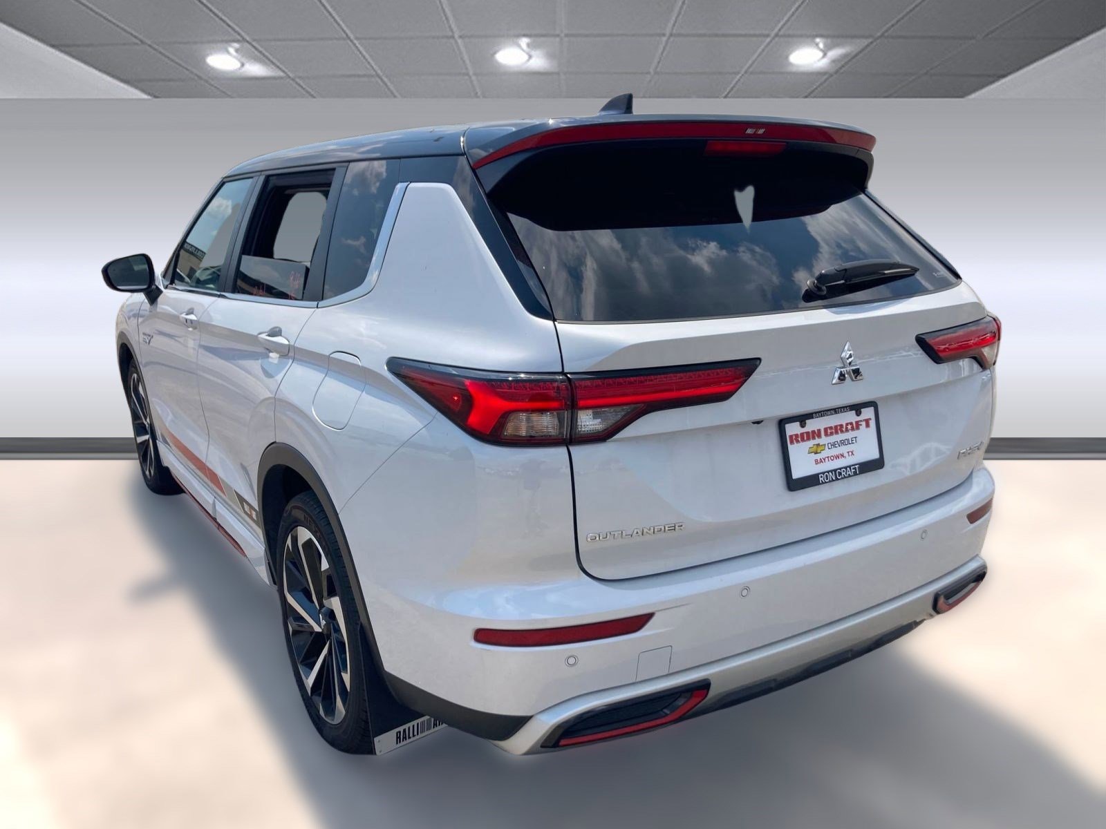 2024 Mitsubishi Outlander PHEV SE photo 3