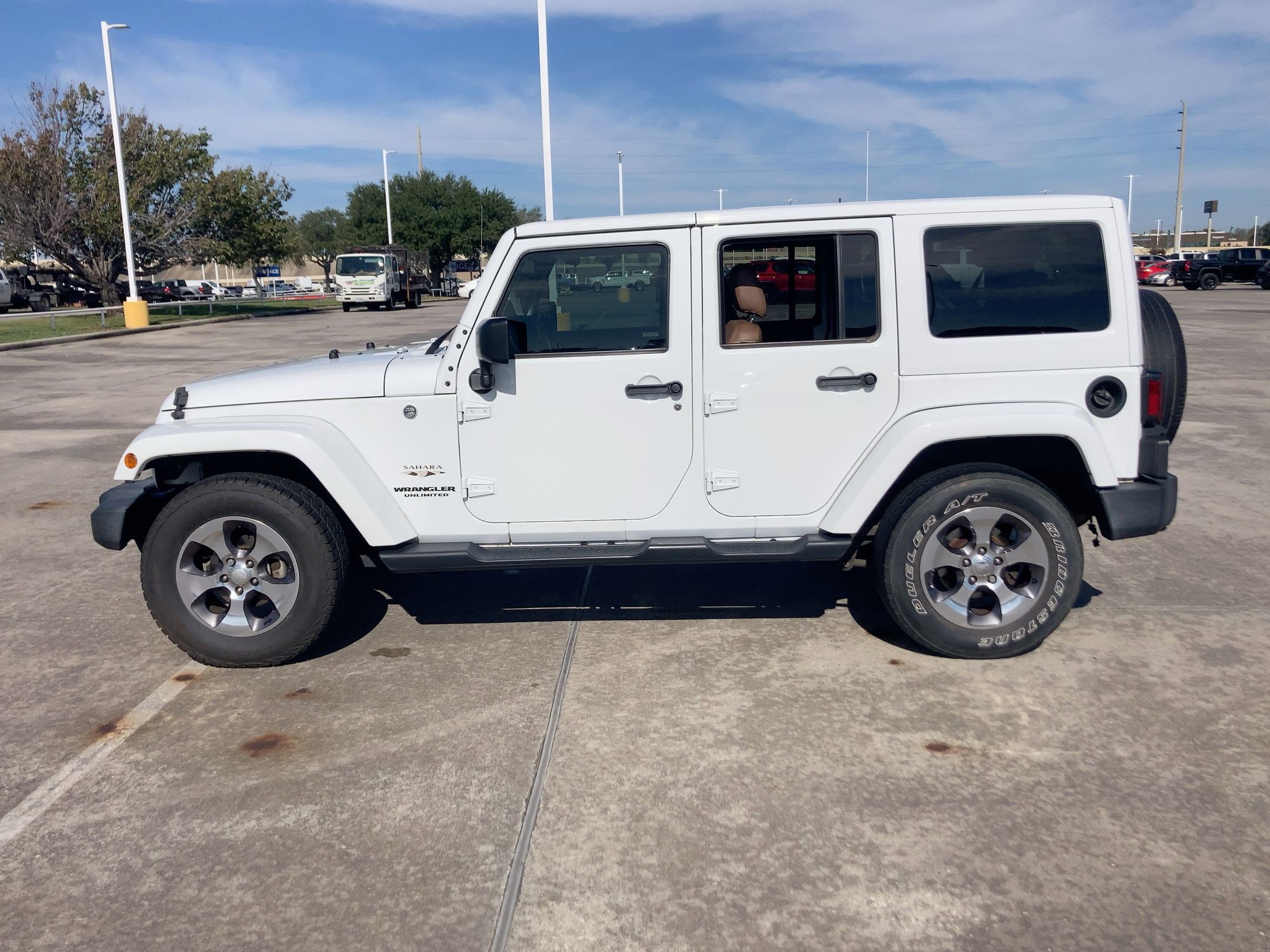 2017 Jeep Wrangler Unlimited Sahara photo 2