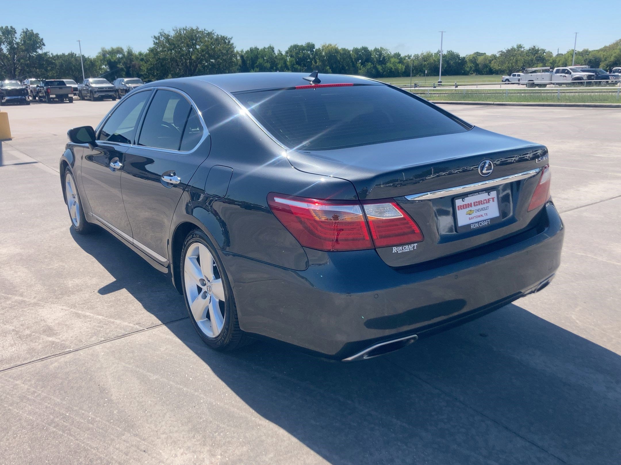 2011 Lexus LS 460 photo 3