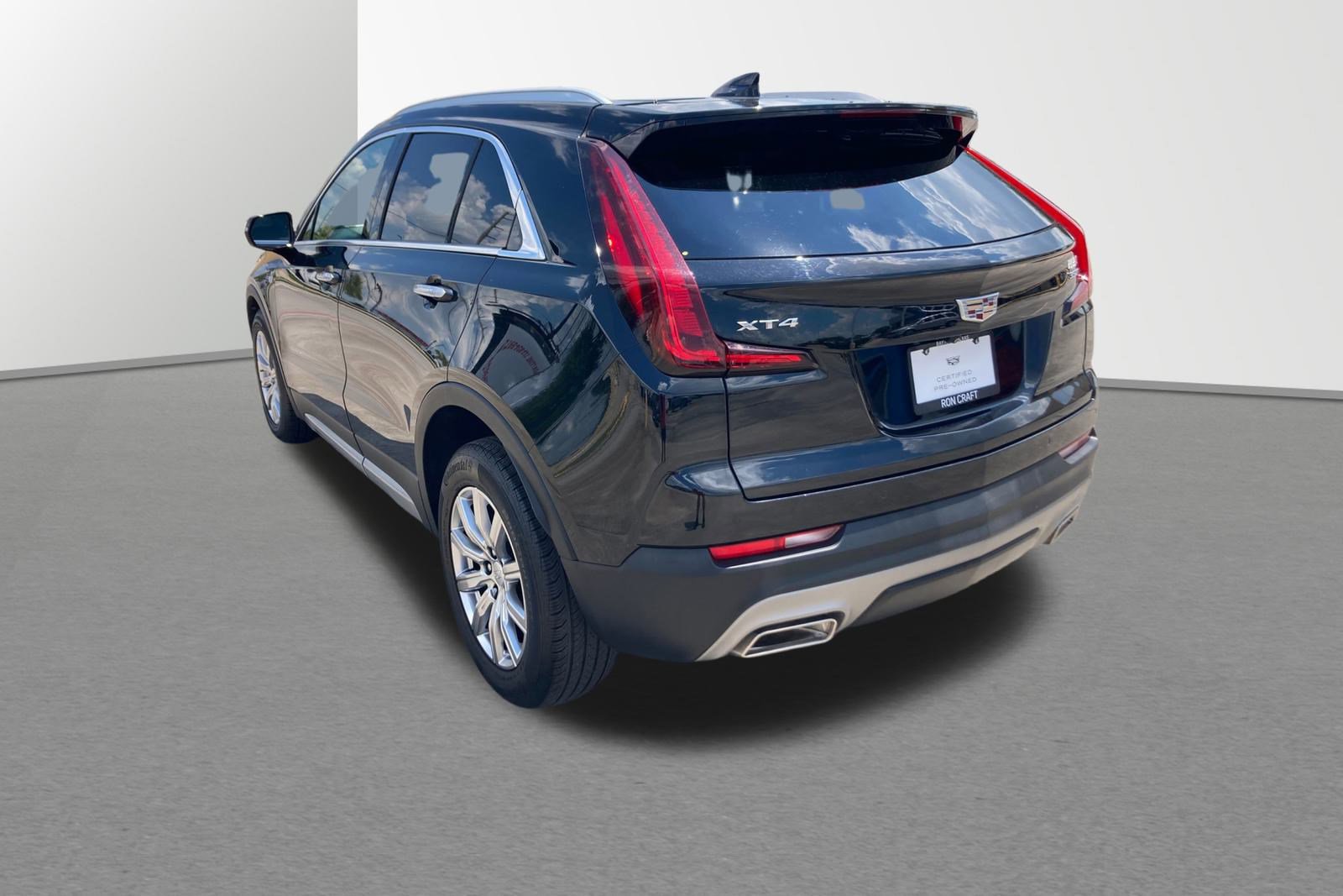 2022 Cadillac XT4 Premium Luxury photo 3