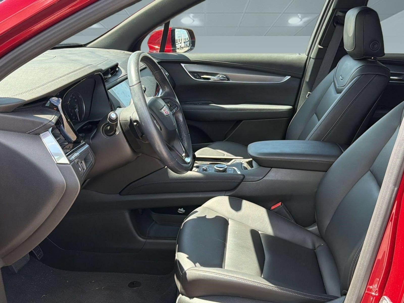 XT6 FWD Luxury SUV