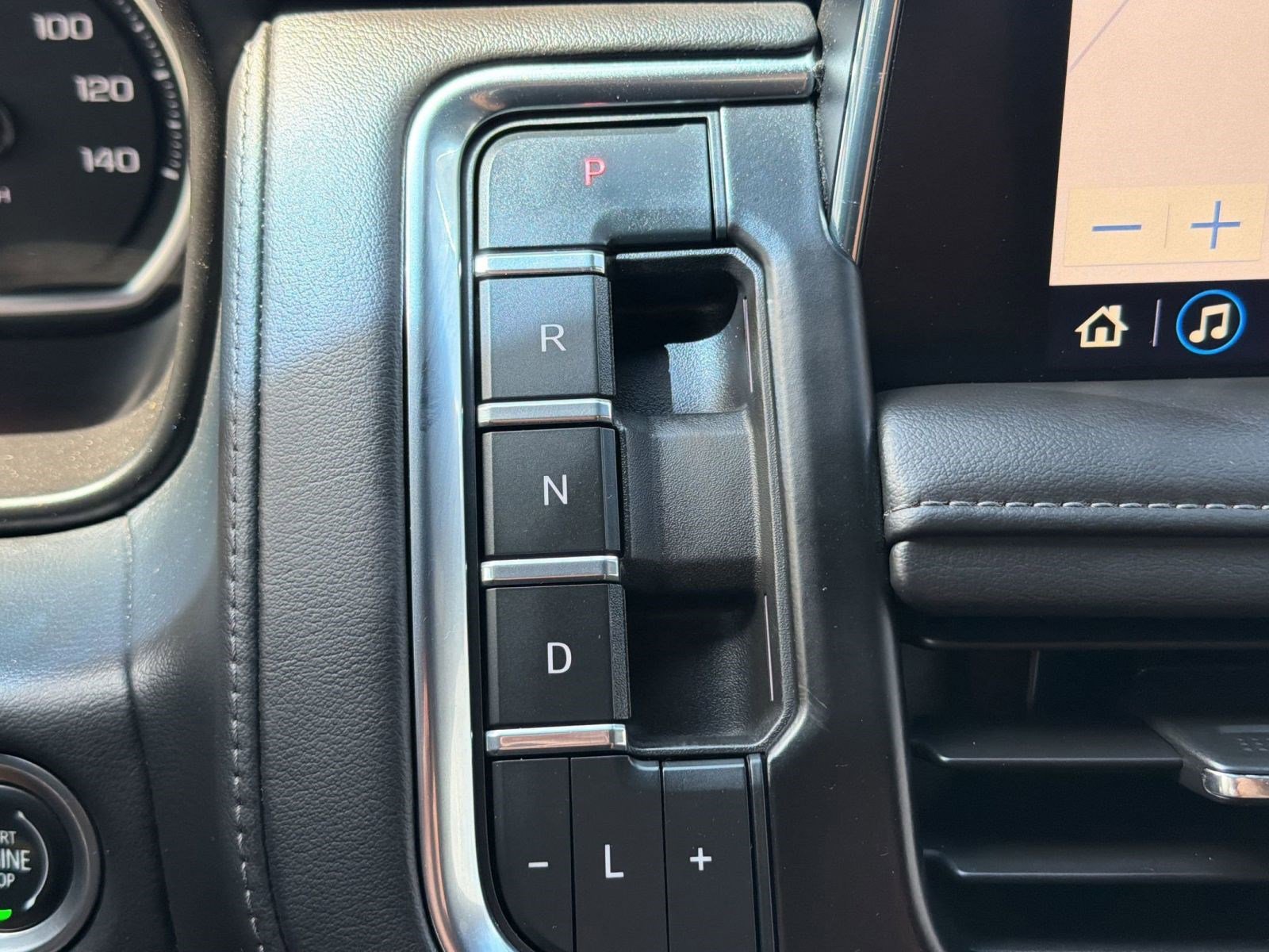 2021 Chevrolet Suburban Z71 - Photo 17