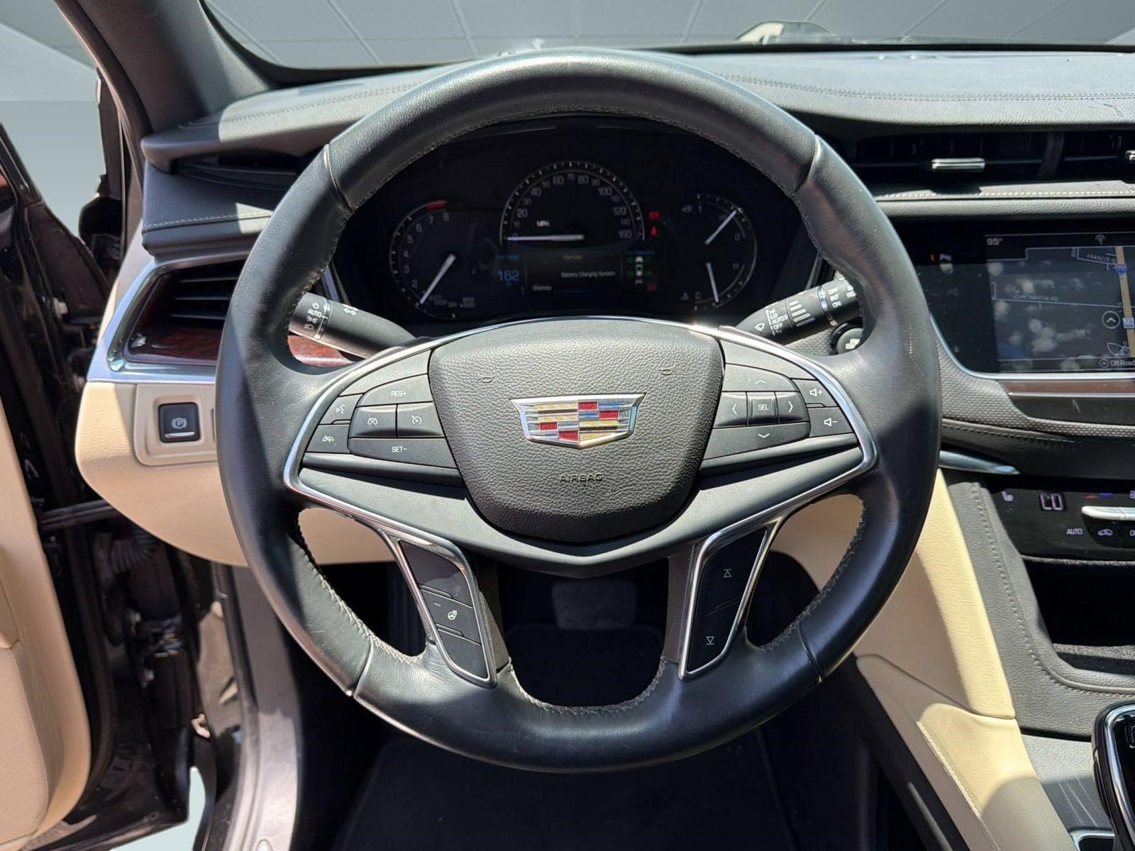 XT5 Luxury FWD SUV