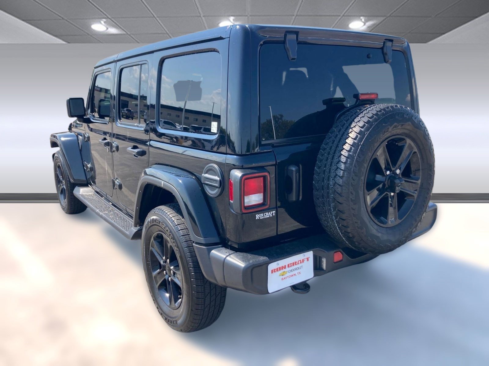 2023 Jeep Wrangler Sahara Altitude photo 3