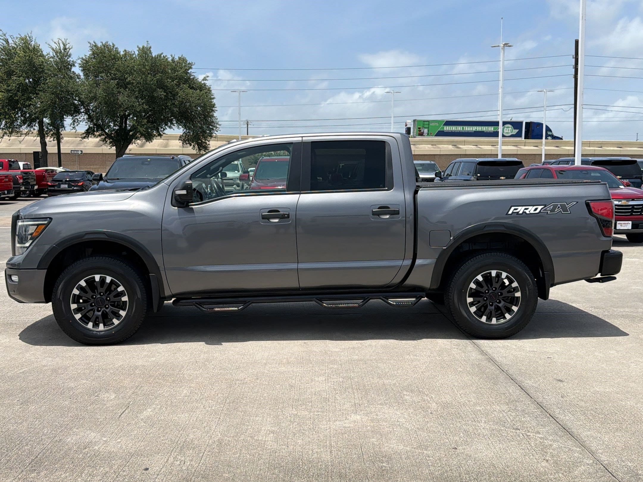 Titan PRO-4X Truck Crew Cab