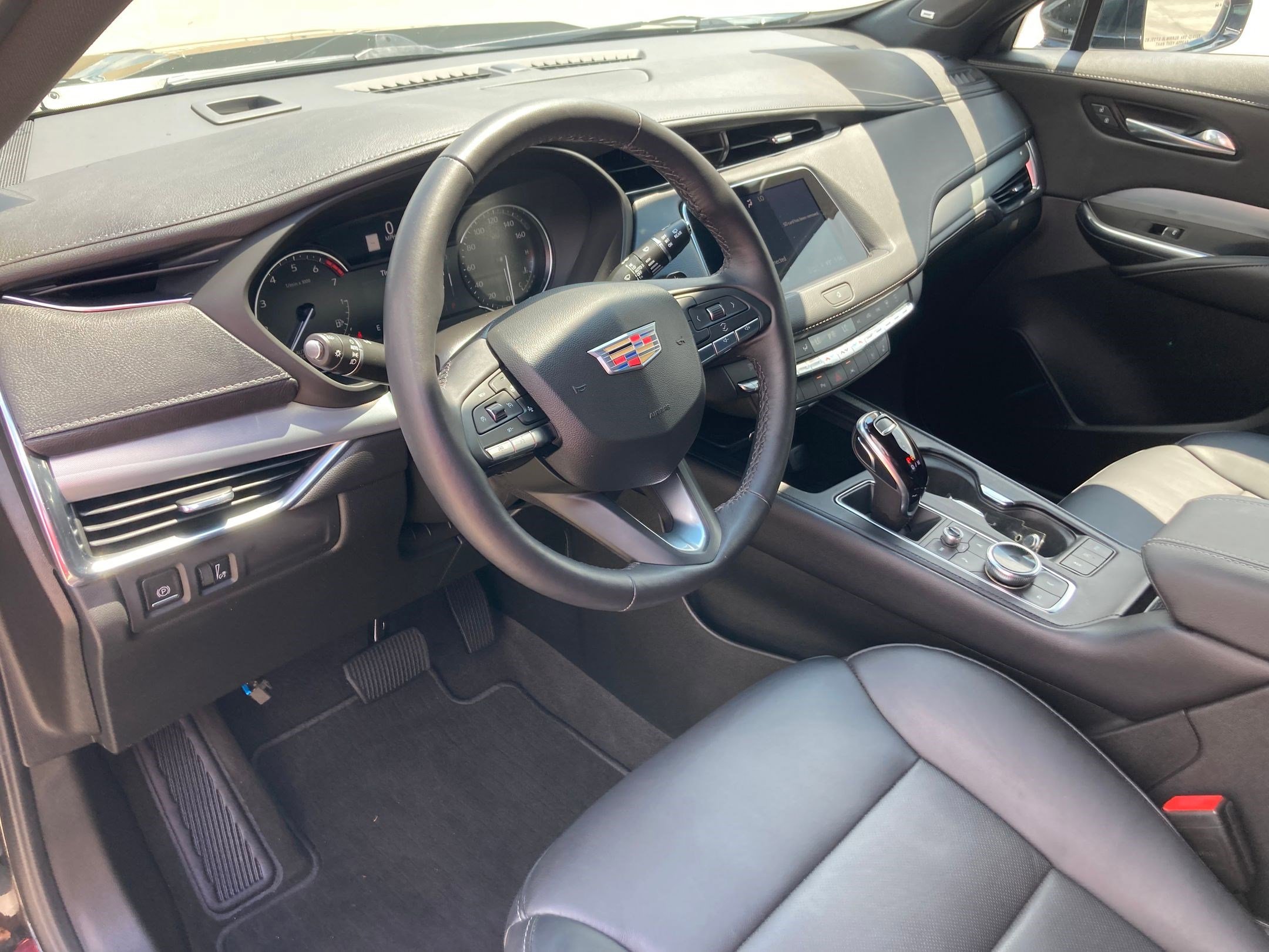 2022 Cadillac XT4 Premium Luxury photo 4