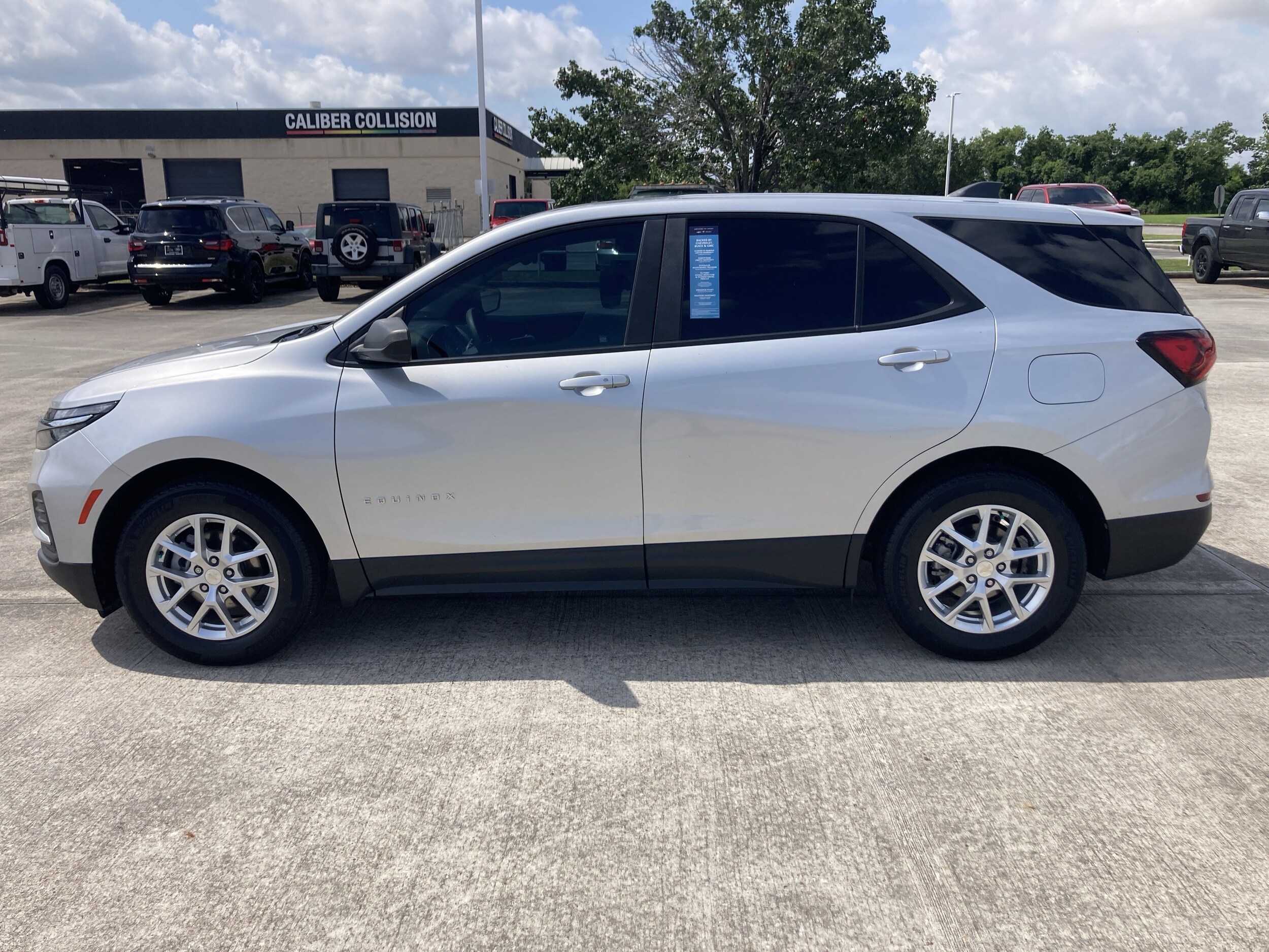 2022 Chevrolet Equinox LS photo 4