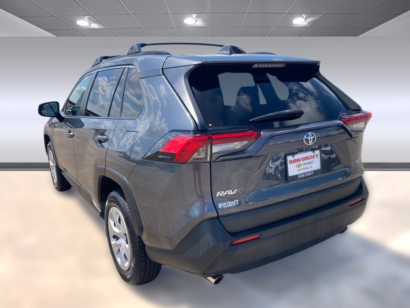 2019 Toyota RAV4 LE photo 3