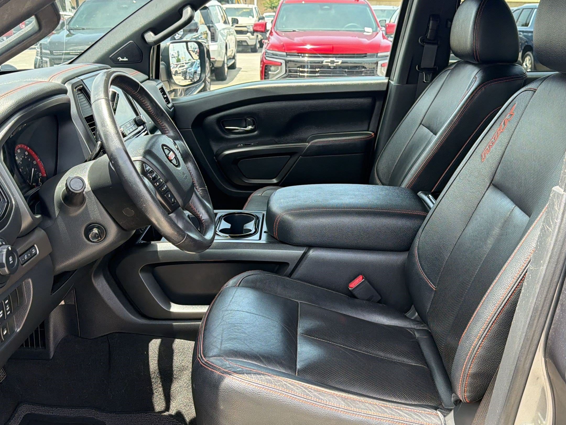 Titan PRO-4X Truck Crew Cab