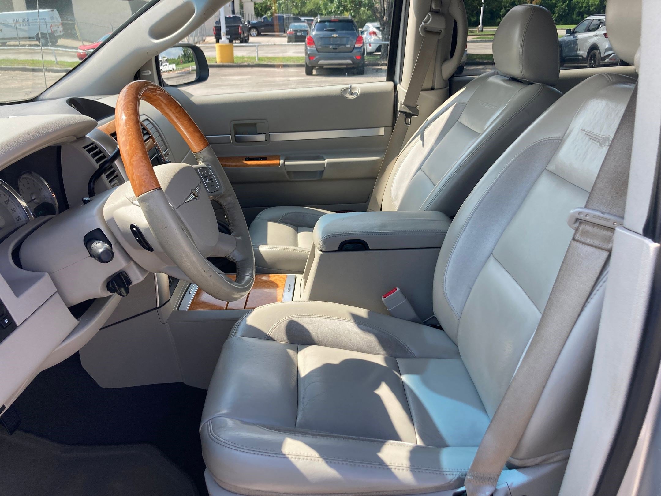 2007 Chrysler Aspen Limited photo 4