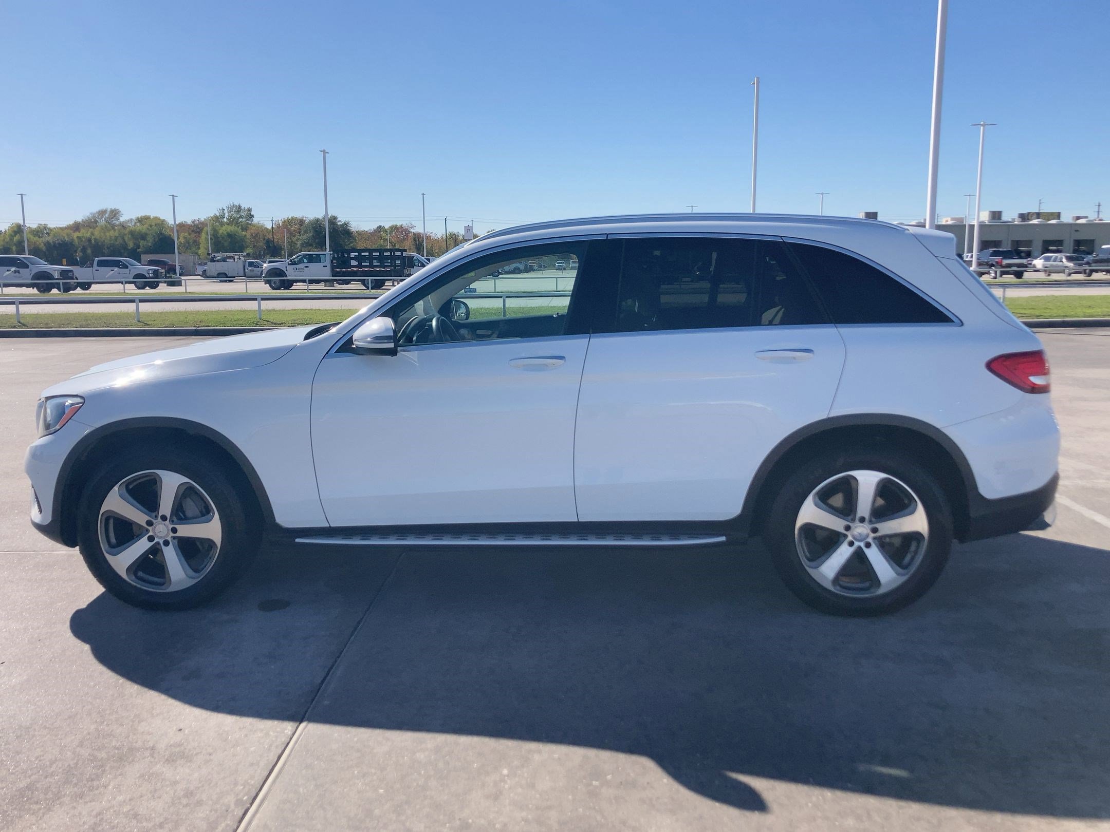 2017 Mercedes Benz GLC 300 photo 2