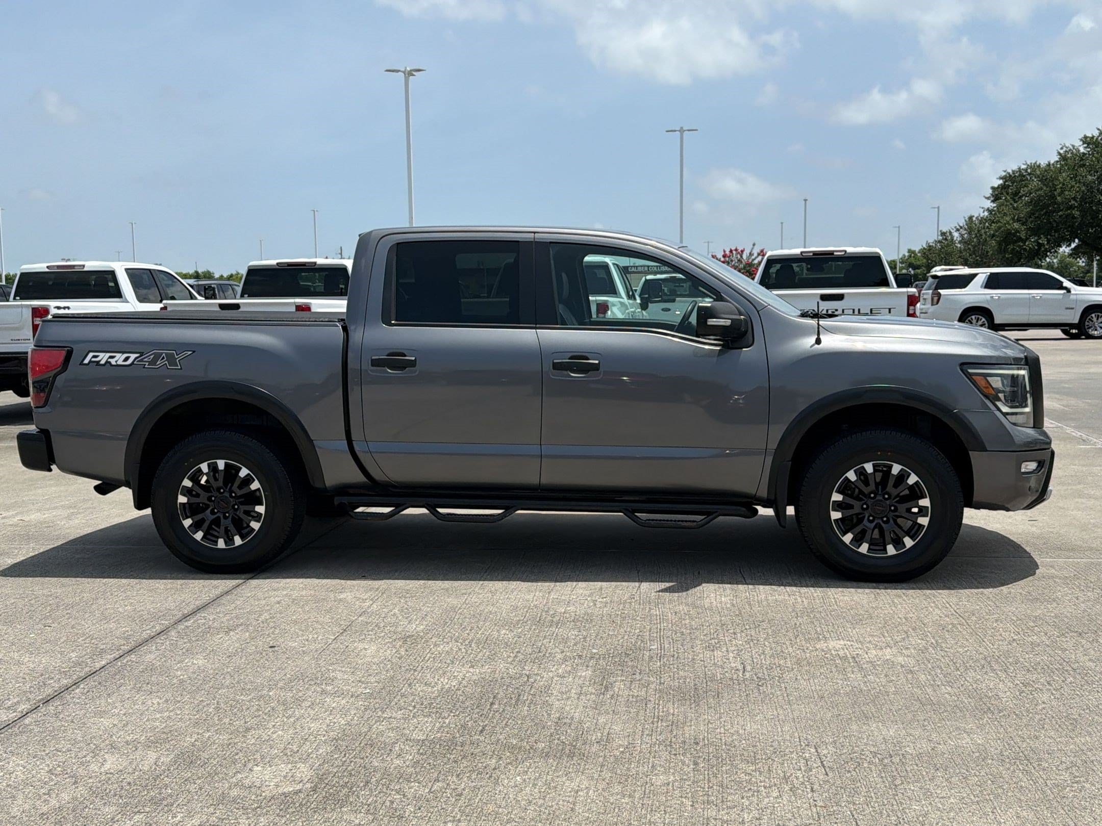 Titan PRO-4X Truck Crew Cab