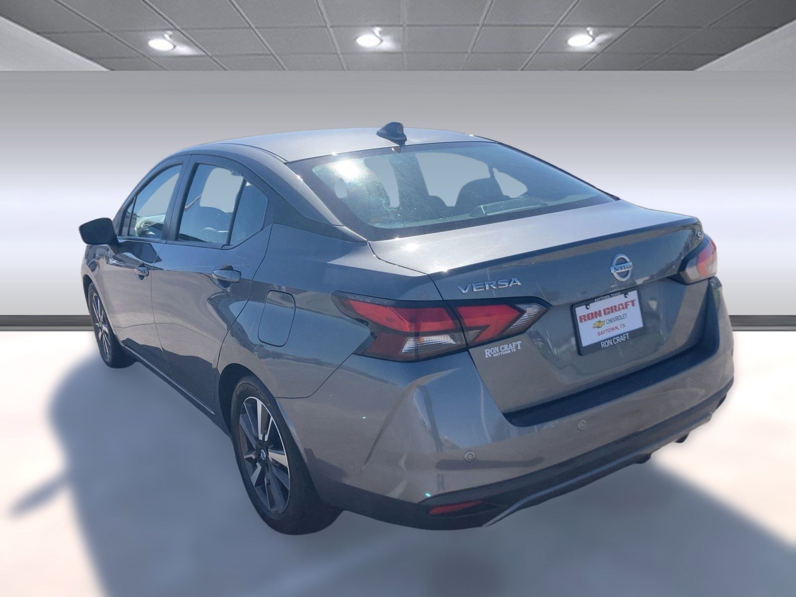 2021 Nissan Versa SV photo 3