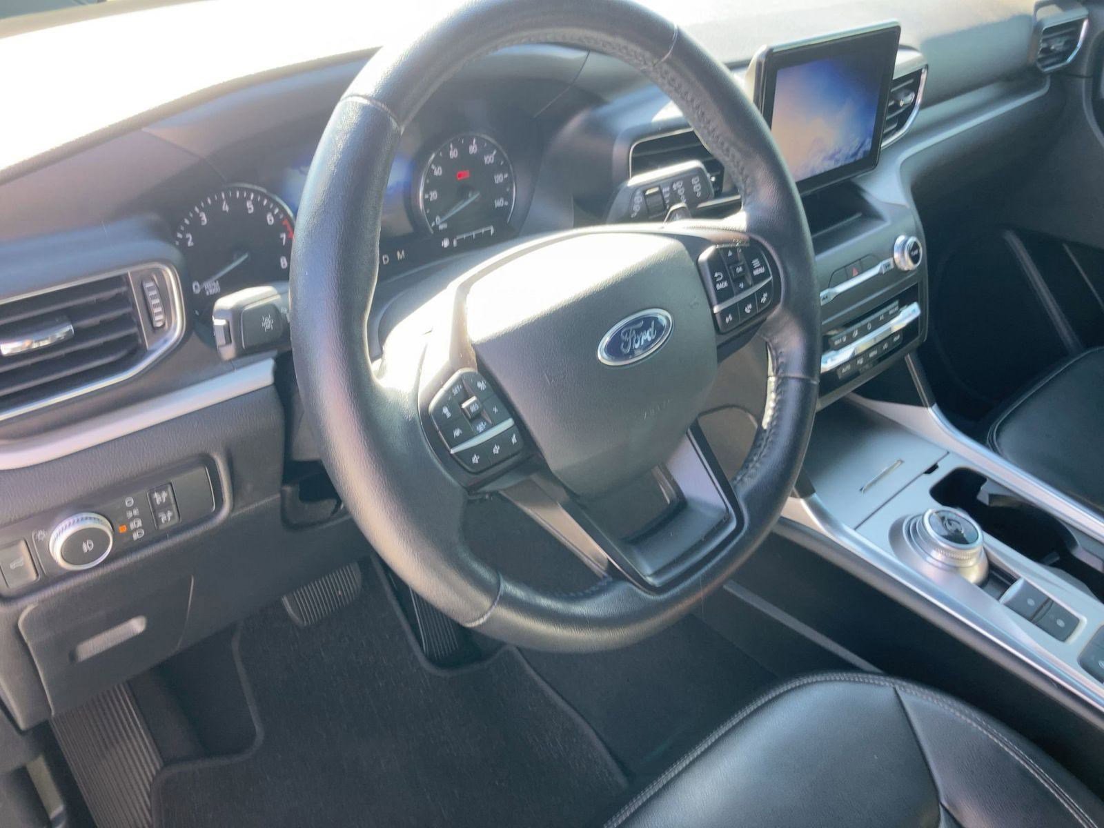 2020 Ford Explorer XLT photo 3