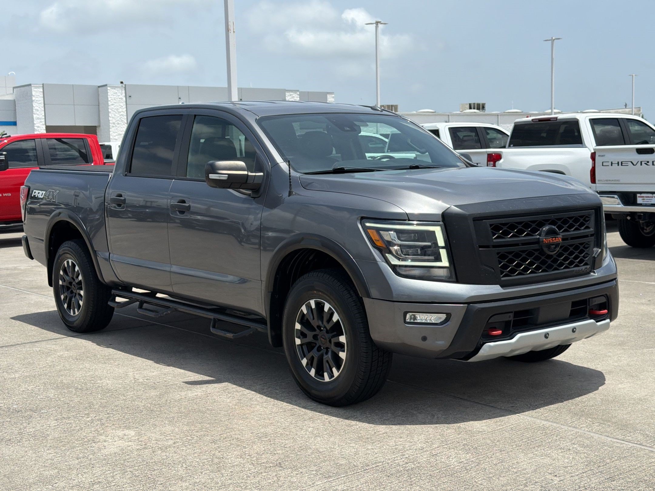 Titan PRO-4X Truck Crew Cab