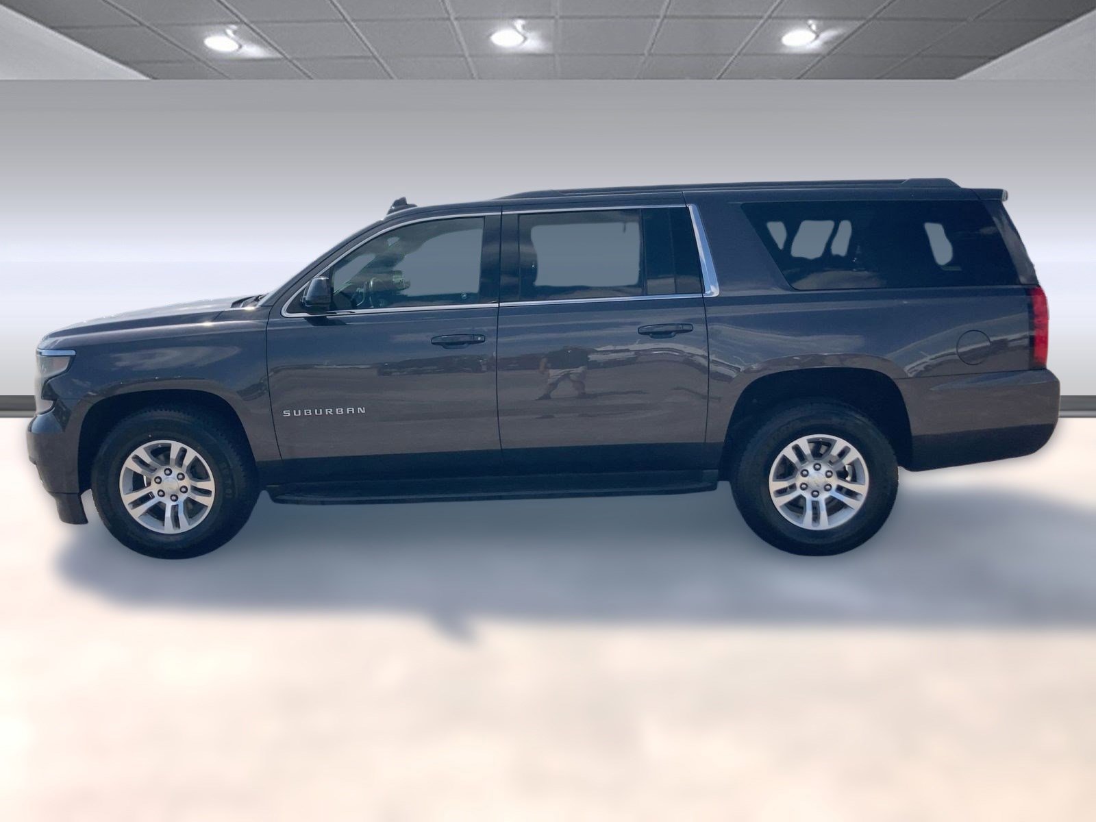 2017 Chevrolet Suburban LS photo 2