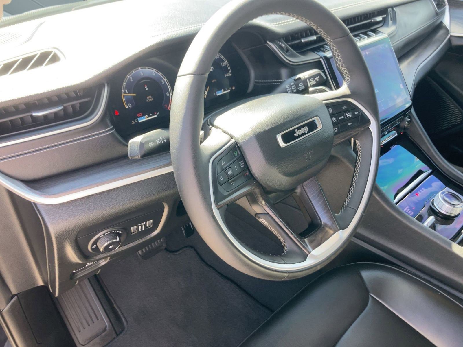 2023 Jeep Grand Cherokee Limited photo 3