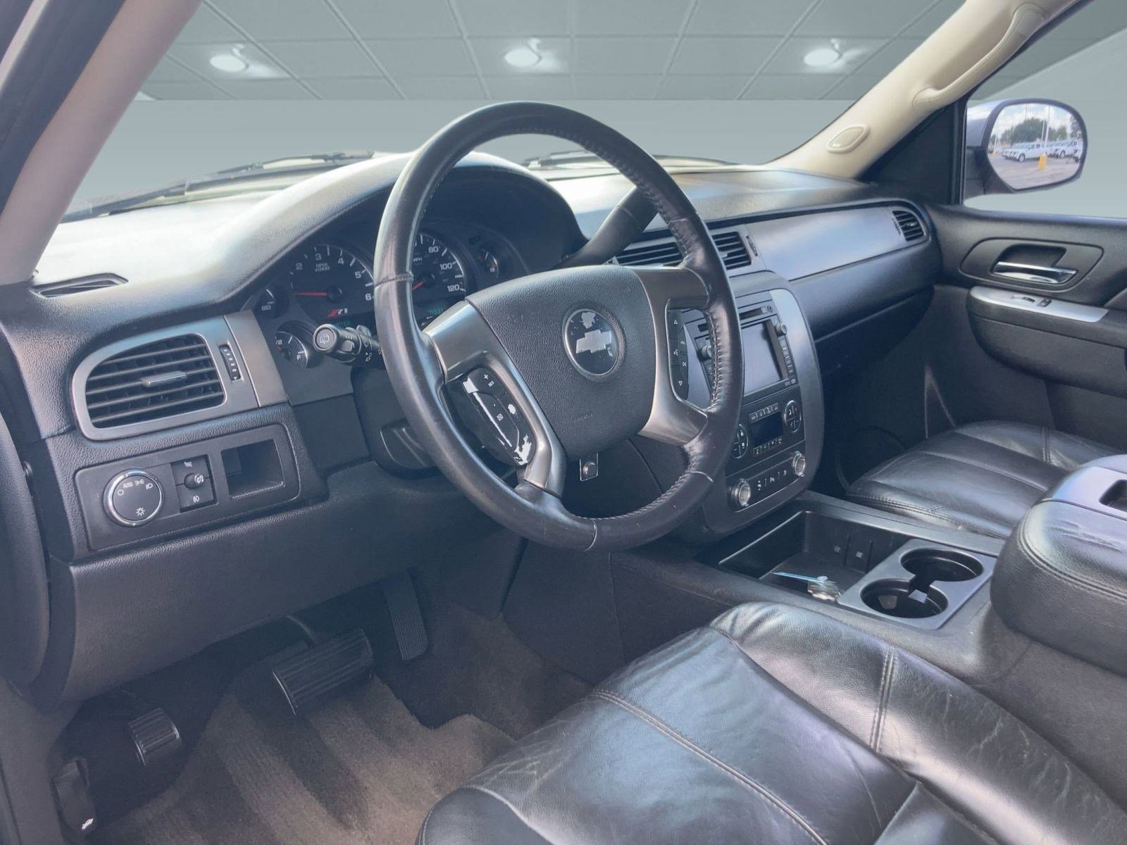 2007 Chevrolet Suburban 1500 LT photo 3