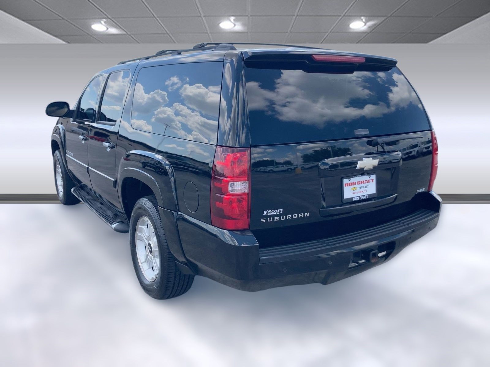 2007 Chevrolet Suburban 1500 LT photo 2