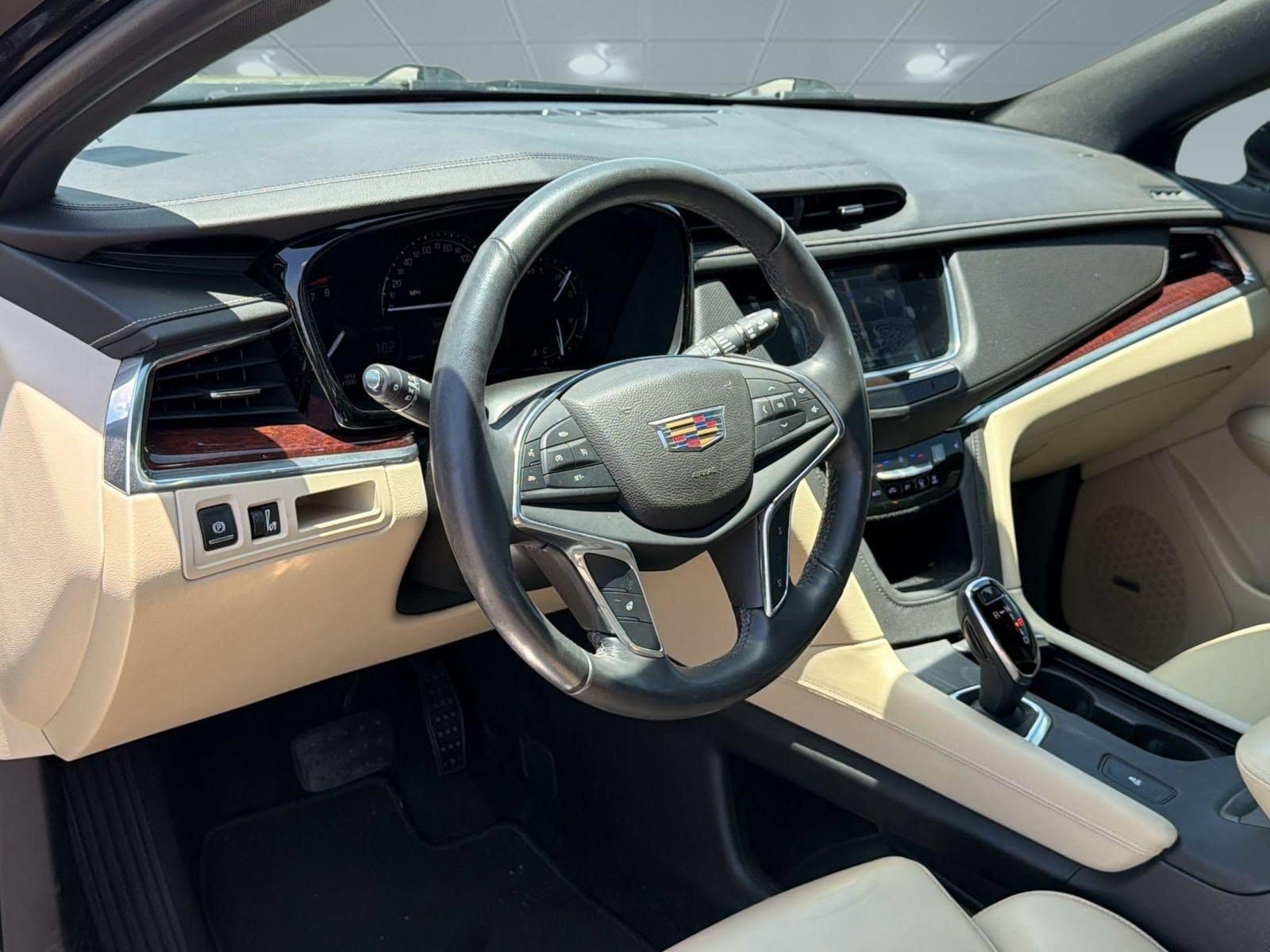 XT5 Luxury FWD SUV