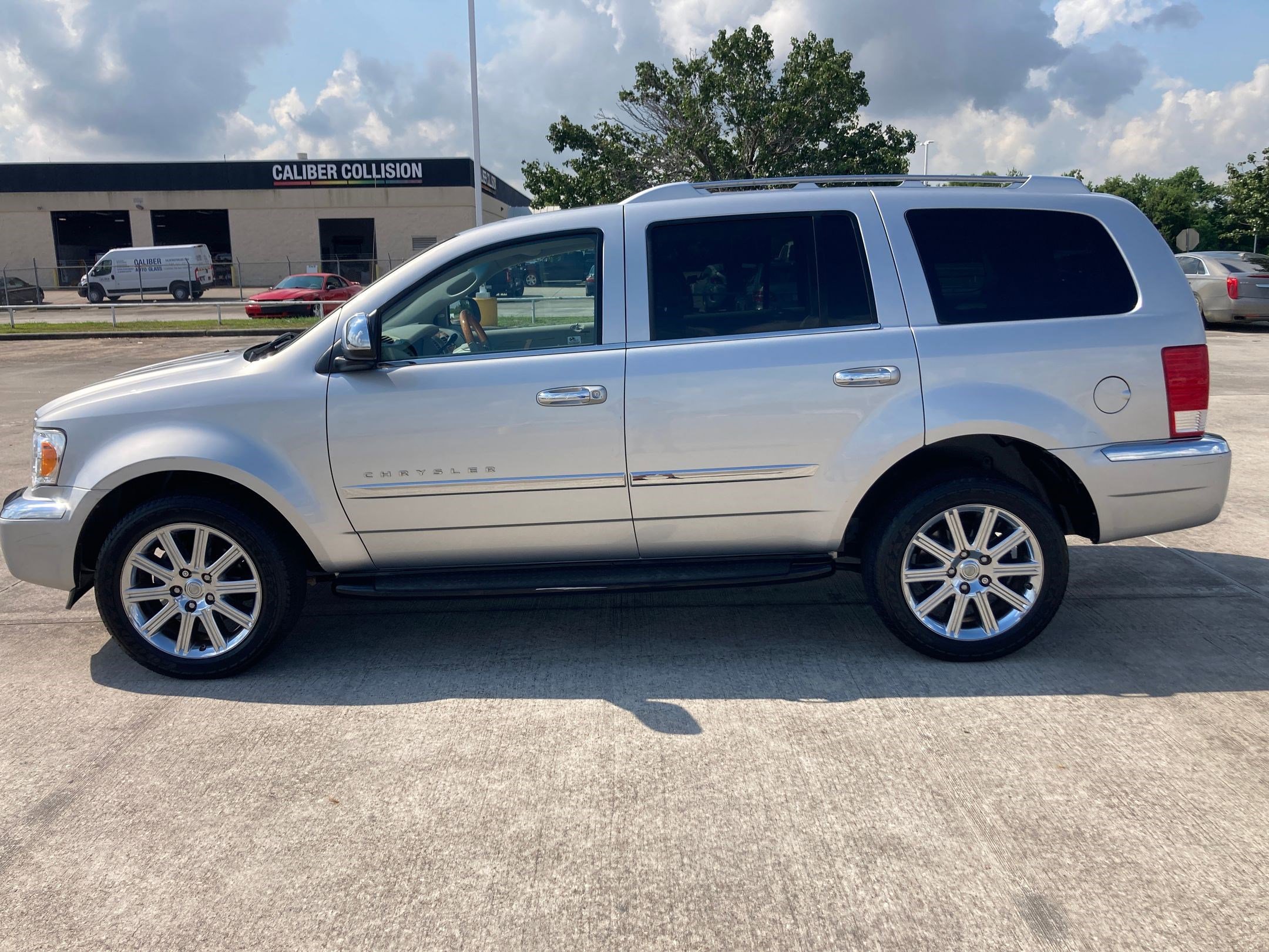 2007 Chrysler Aspen Limited photo 2