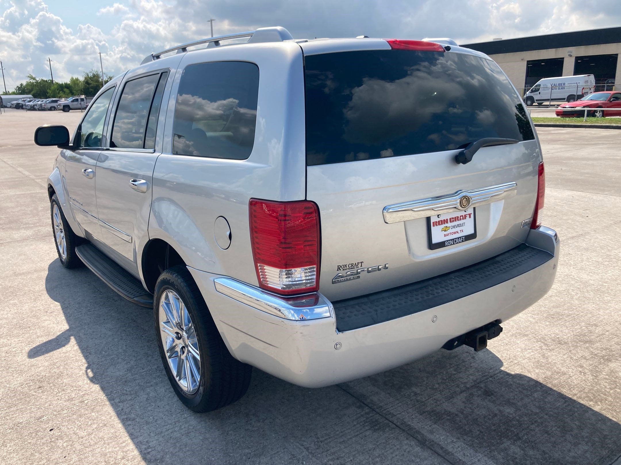 2007 Chrysler Aspen Limited photo 3