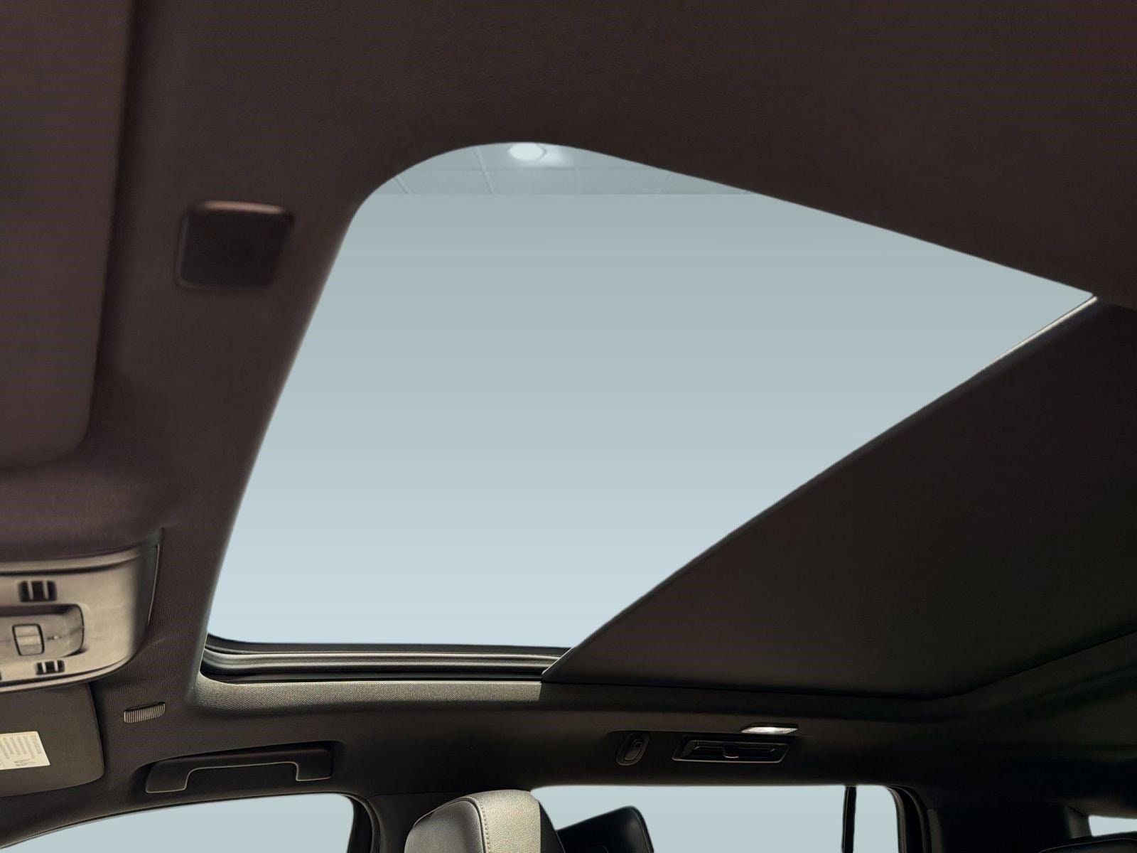 2021 Chevrolet Suburban Z71 - Photo 15