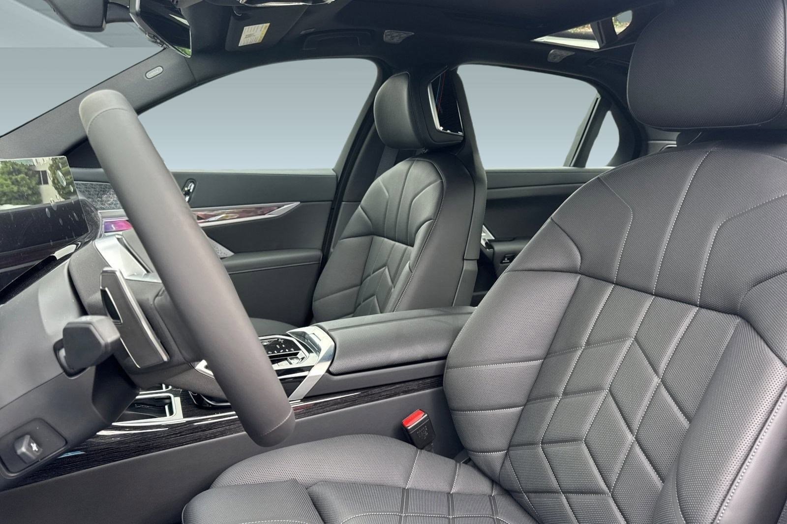 2026 BMW 7 Series 750e - Photo 22