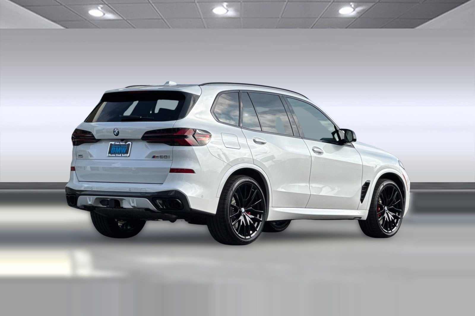 2026 BMW X5 M60i - Photo 8