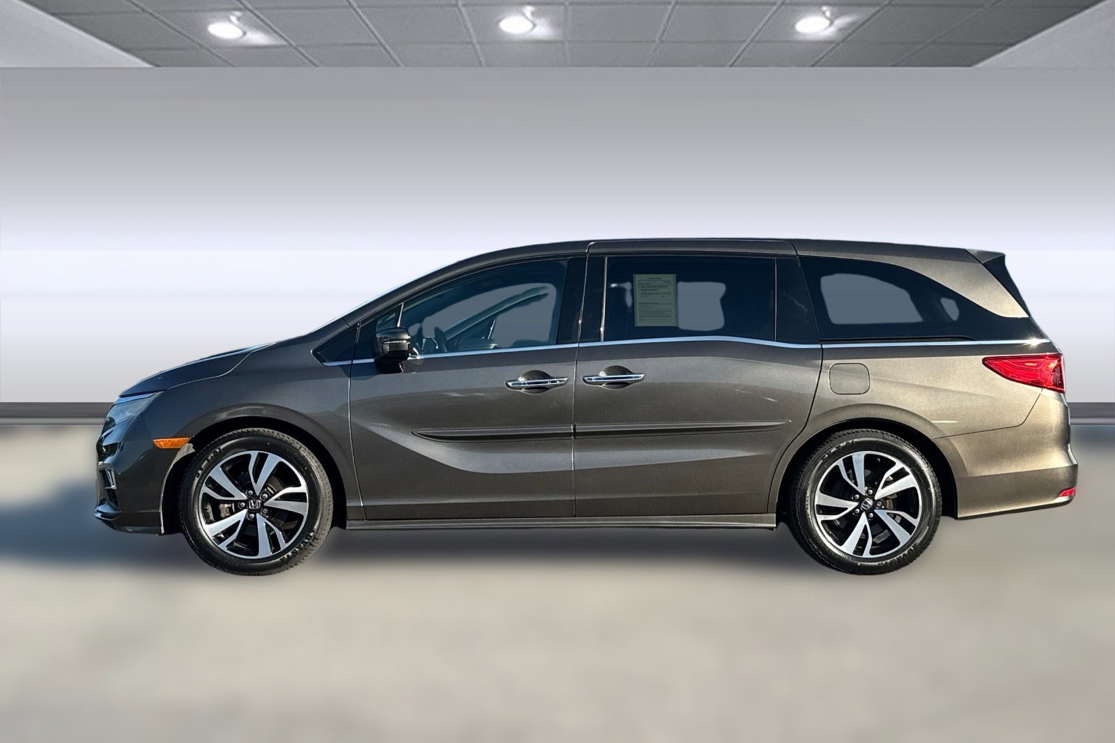 2018 Honda Odyssey Elite photo 2