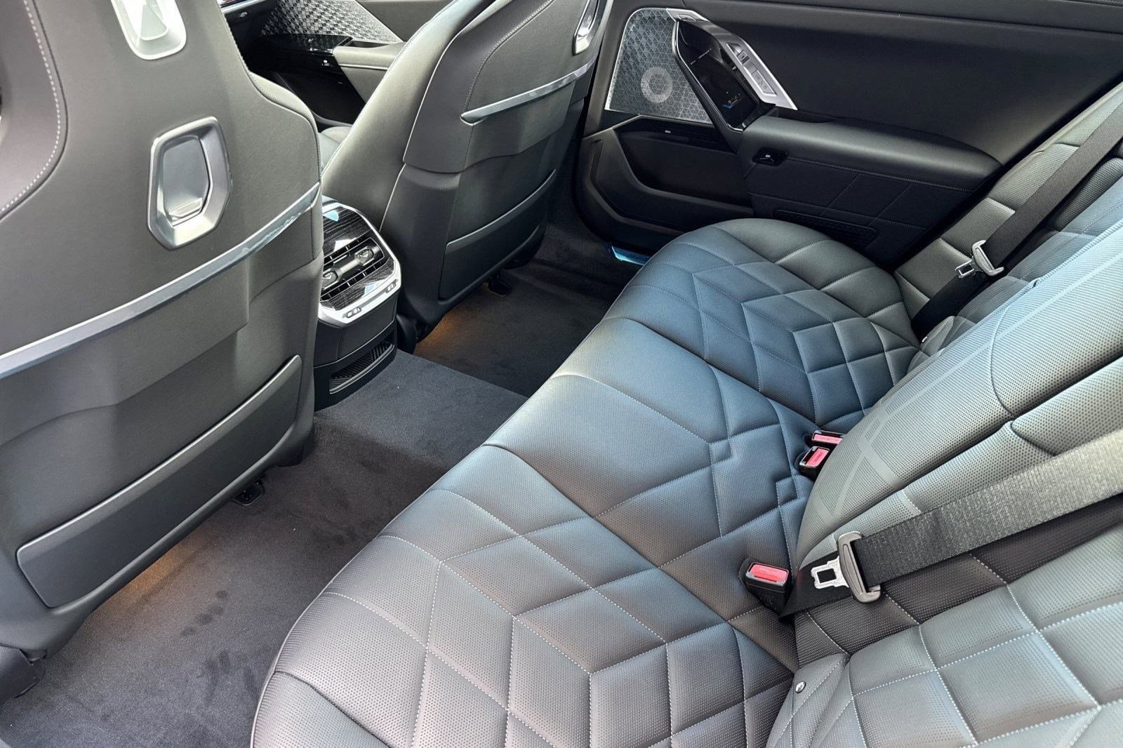 2026 BMW 7 Series 750e - Photo 22